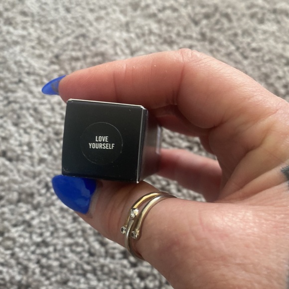 MAC dazzle shadow (Love Yourself) NWT - Picture 2 of 3